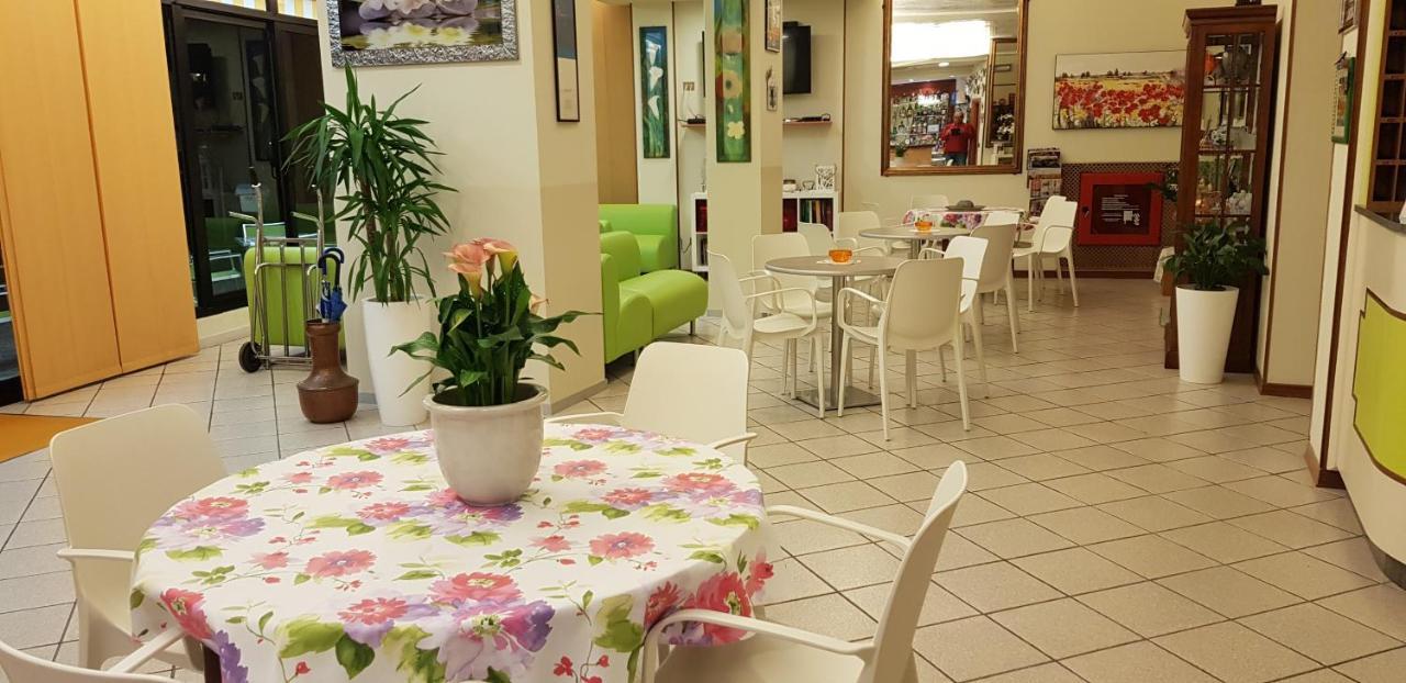 Hotel La Falena Cervia Dış mekan fotoğraf