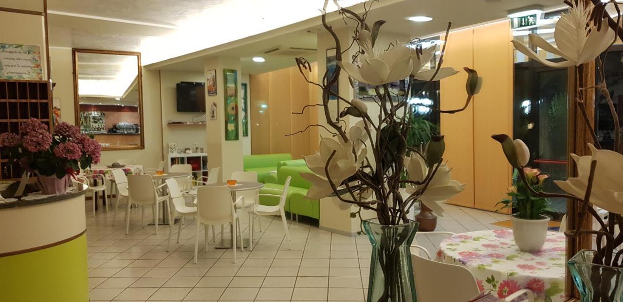 Hotel La Falena Cervia Dış mekan fotoğraf