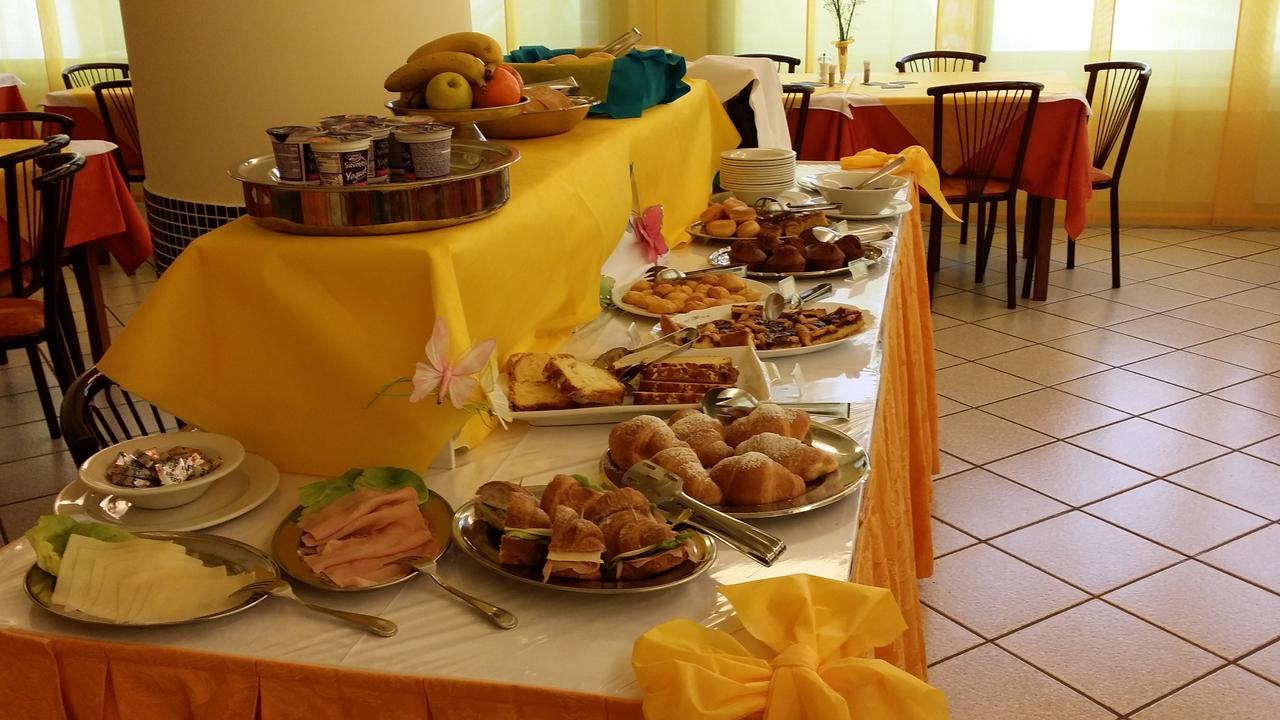 Hotel La Falena Cervia Dış mekan fotoğraf