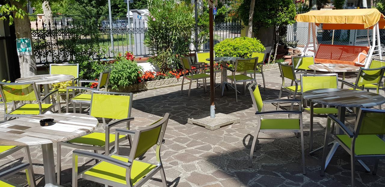 Hotel La Falena Cervia Dış mekan fotoğraf