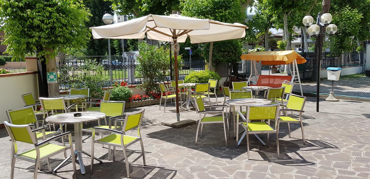 Hotel La Falena Cervia Dış mekan fotoğraf