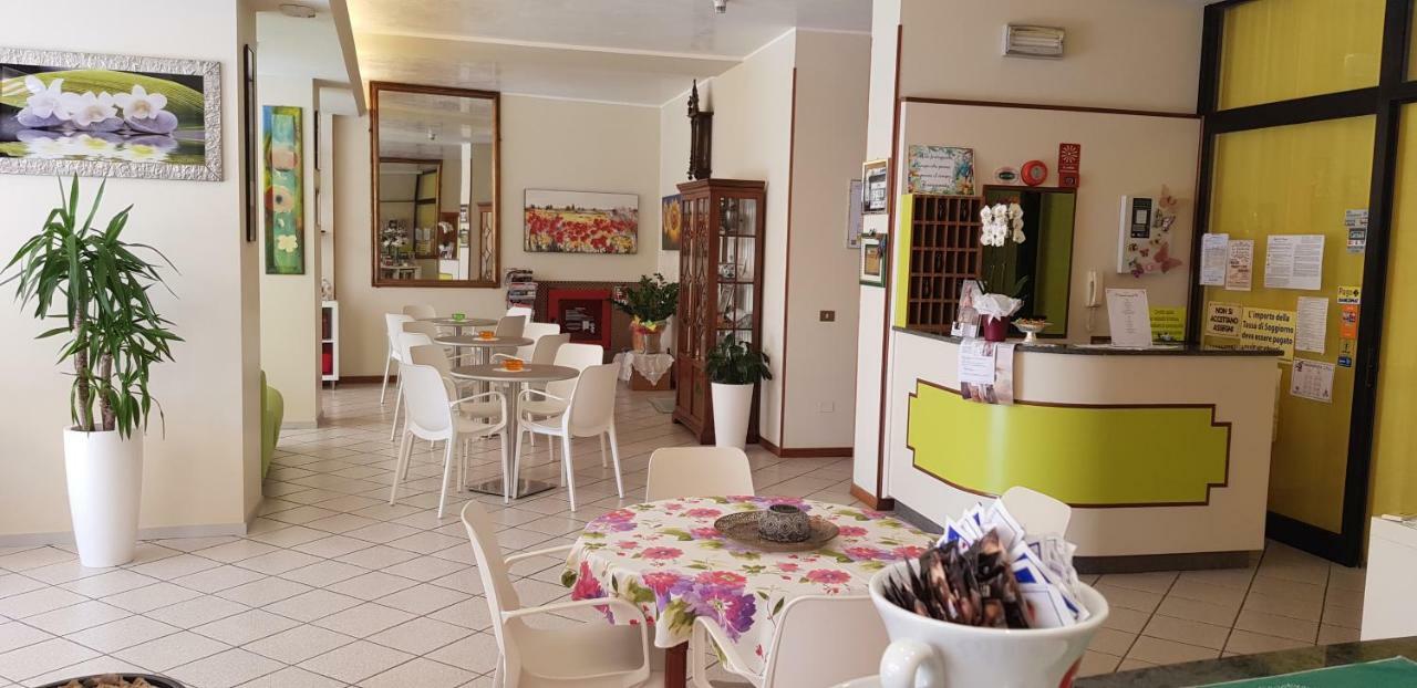 Hotel La Falena Cervia Dış mekan fotoğraf